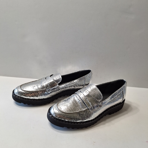 Franco Sarto Cassandra Metallic Silver Snake Print Faux Leather Loafers Size: 8 - Picture 4 of 14
